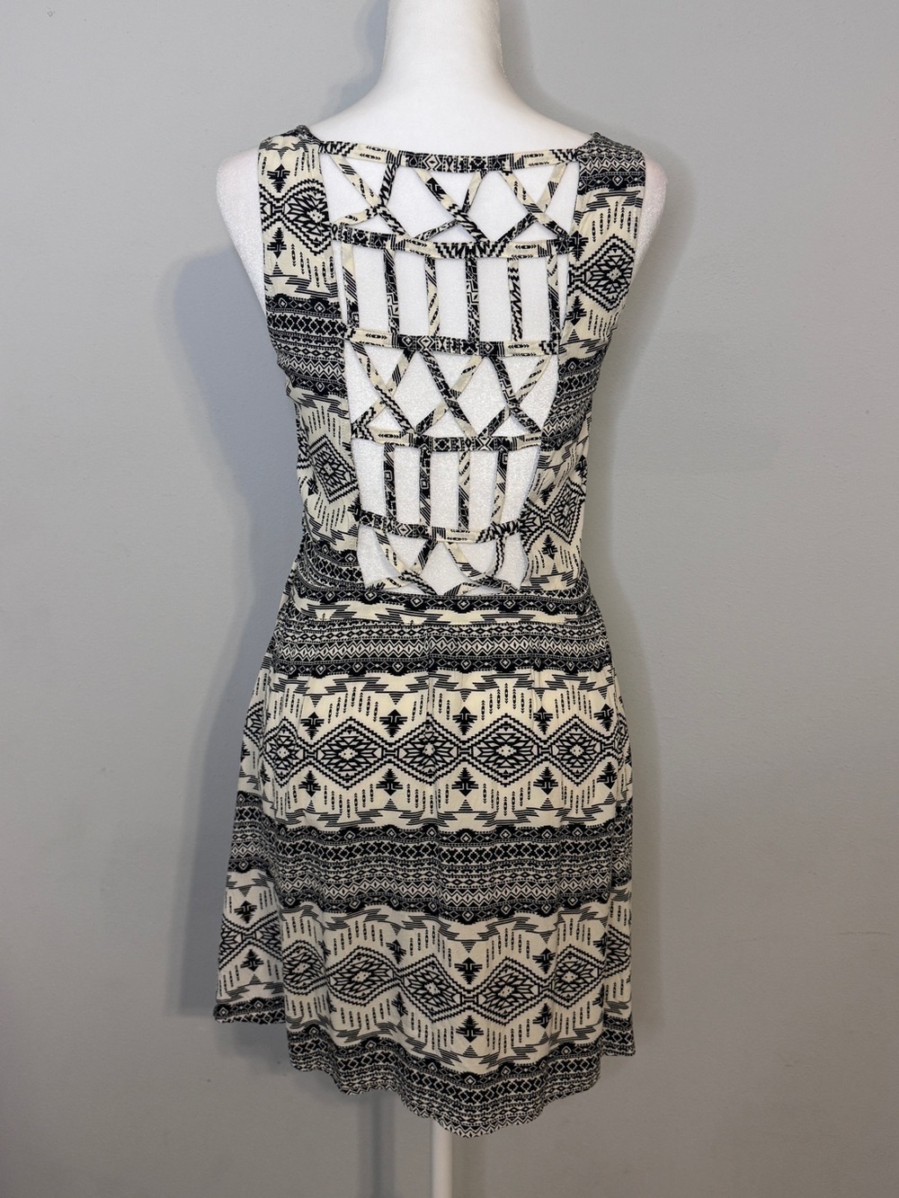 H&M cutout dress - size 8 - Picture 2 of 8